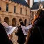Journée du patrimoine dijon : visiteurs dans la cour du Palais des Ducs à Dijon